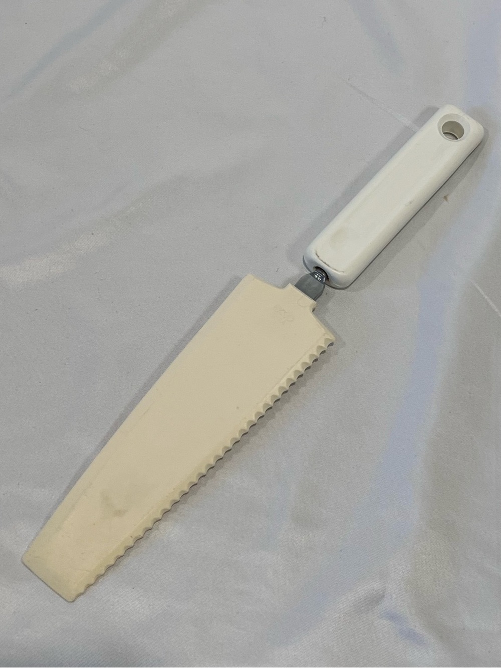Vintage EKCO USA Serrated Nylon Lettuce Knife White Retro Kitchen Utensil